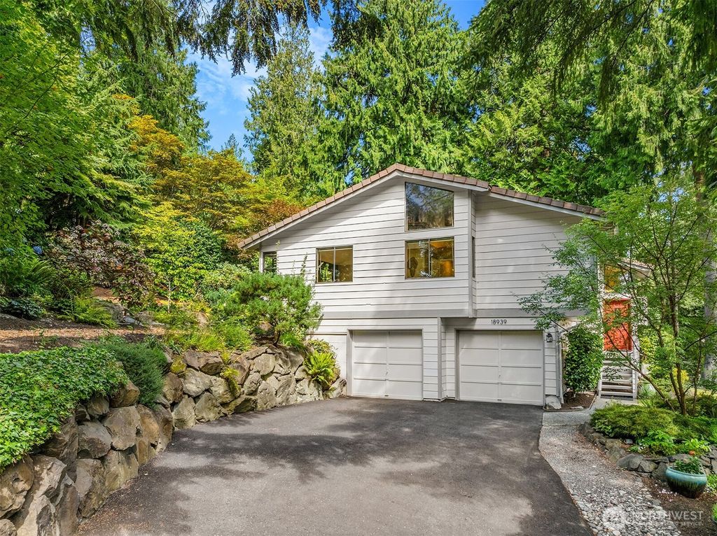 Photo of 18939 NE 20th Court, Redmond, WA 98052 (MLS # 2426340)