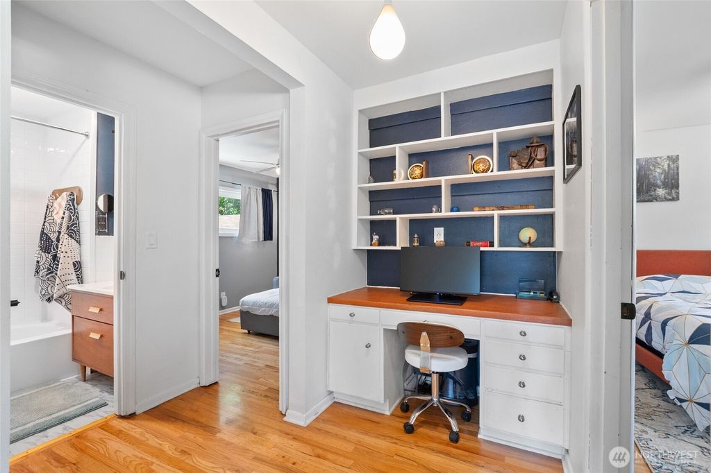 Photo of 11515 7th Avenue NE, Seattle, WA 98125 (MLS # 2406570)