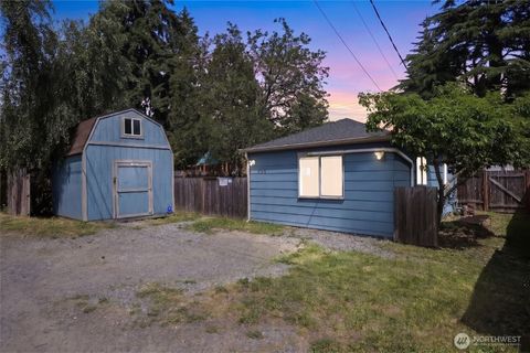 Photo of 9745 Evanston Avenue N #B, Seattle, WA 98103 (MLS # 2543501)