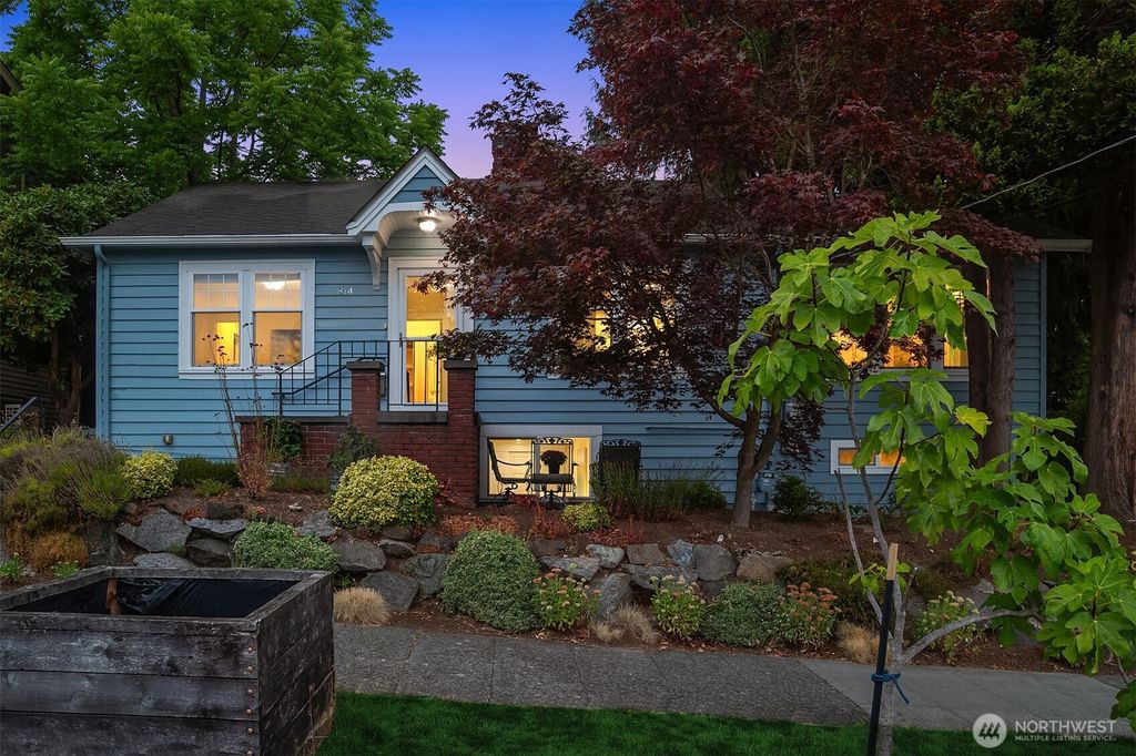 Photo of 814 NW 75th Street, Seattle, WA 98117 (MLS # 2467097)