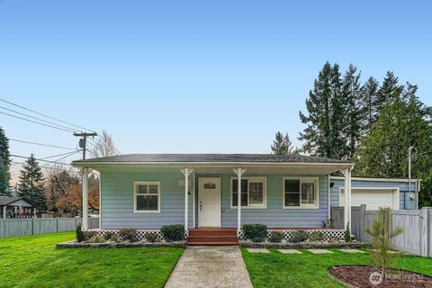 Photo of 3533 SE 5th Street, Renton, WA 98058 (MLS # 2458966)