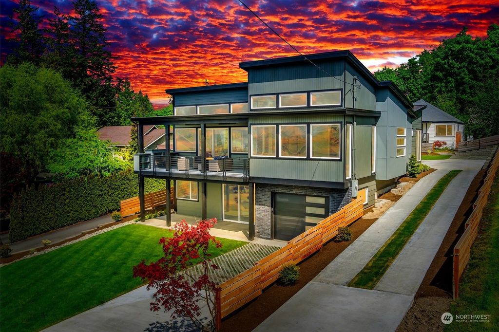 Photo of 5003 Ocean Avenue, Everett, WA 98203 (MLS # 2070099)