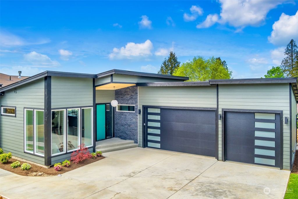 Photo of 5003 Ocean Avenue, Everett, WA 98203 (MLS # 2070099)