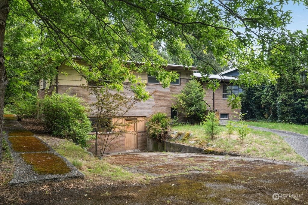 Photo of 13245 40th Avenue NE, Seattle, WA 98125 (MLS # 2132949)