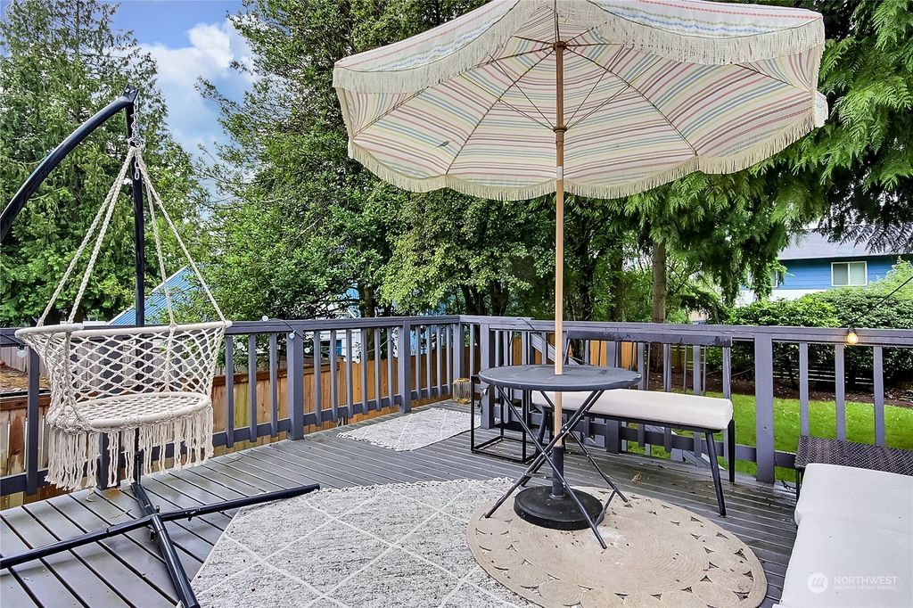 Photo of 12515 Dayton Avenue N, Seattle, WA 98133 (MLS # 2126871)