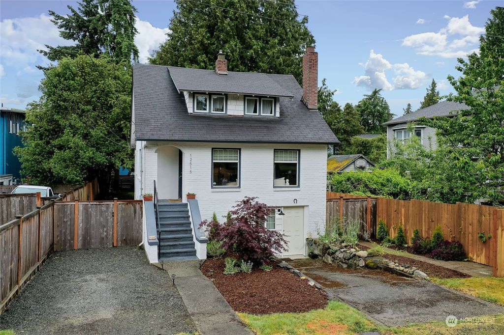 Photo of 12515 Dayton Avenue N, Seattle, WA 98133 (MLS # 2126871)
