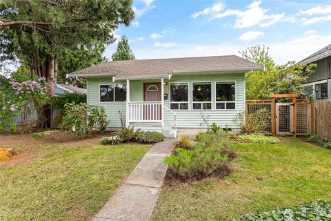 Photo of 2716 Elm Street, Bellingham, WA 98225 (MLS # 2514546)
