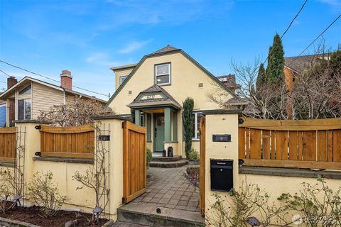 Photo of 6237 26th Avenue NE, Seattle, WA 98115 (MLS # 2473523)