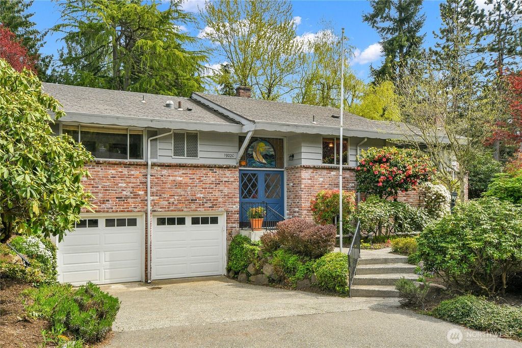 Photo of 19220 46th Avenue NE, Lake Forest Park, WA 98155 (MLS # 2503813)