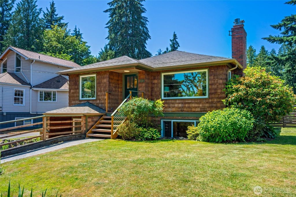 Photo of 9539 49th Avenue NE, Seattle, WA 98115 (MLS # 2391130)