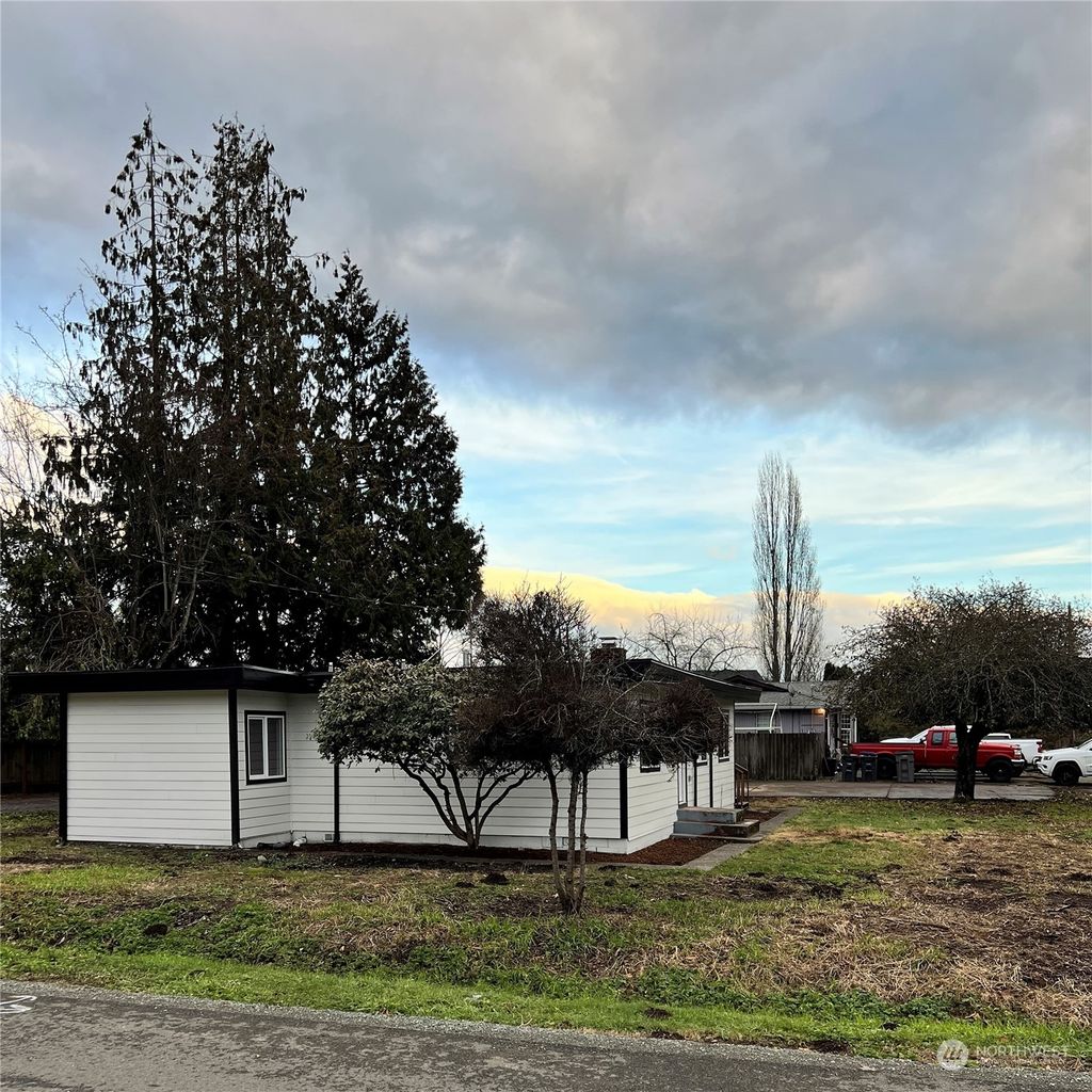Photo of 440 Tacoma Boulevard, Algona, WA 98001 (MLS # 2020285)