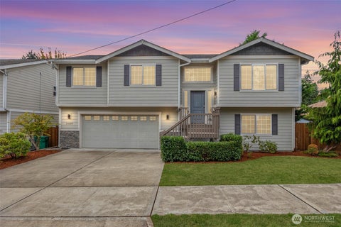 Photo of 14609 20th Avenue NE, Shoreline, WA 98155 (MLS # 2578890)
