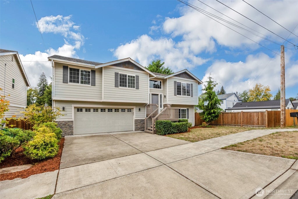 Photo of 14609 20th Avenue NE, Shoreline, WA 98155 (MLS # 2578890)