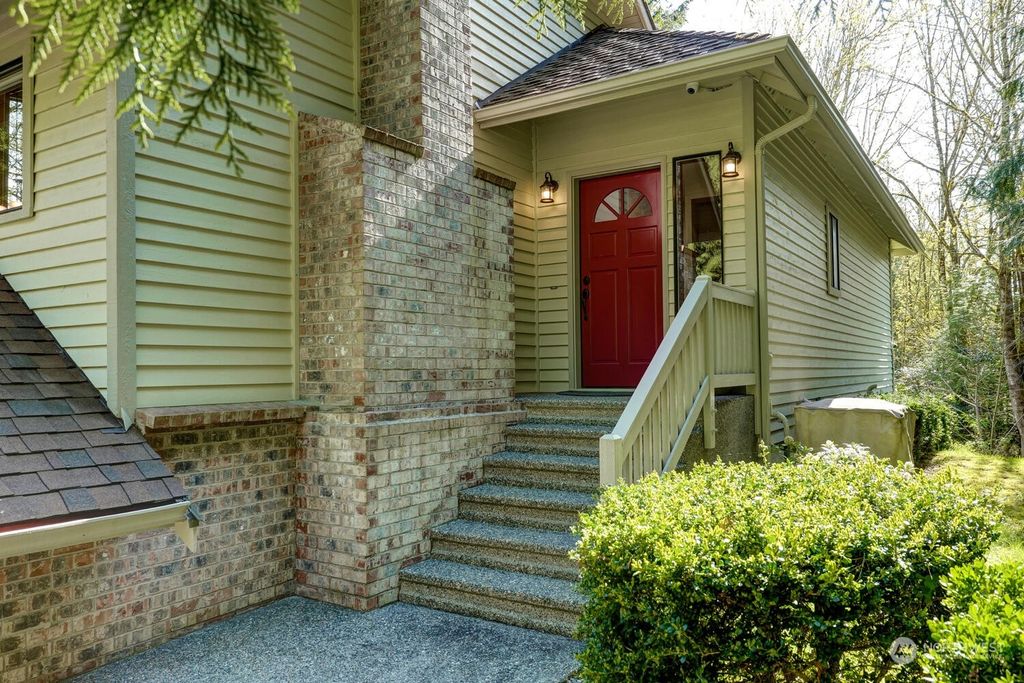 Photo of 21121 SE 122nd Street, Issaquah, WA 98027 (MLS # 2064344)