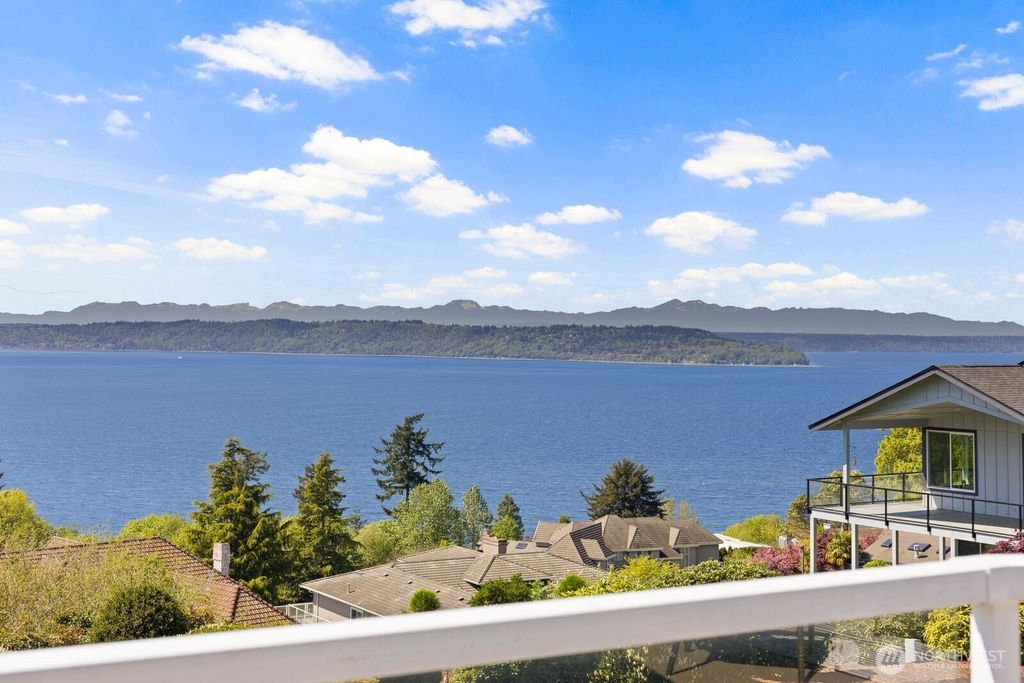 Photo of 27525 12th Place S, Des Moines, WA 98198 (MLS # 2506609)