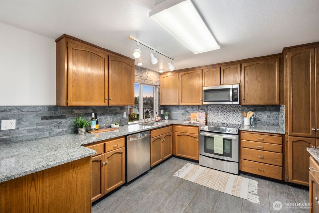 Photo of 27525 12th Place S, Des Moines, WA 98198 (MLS # 2506609)