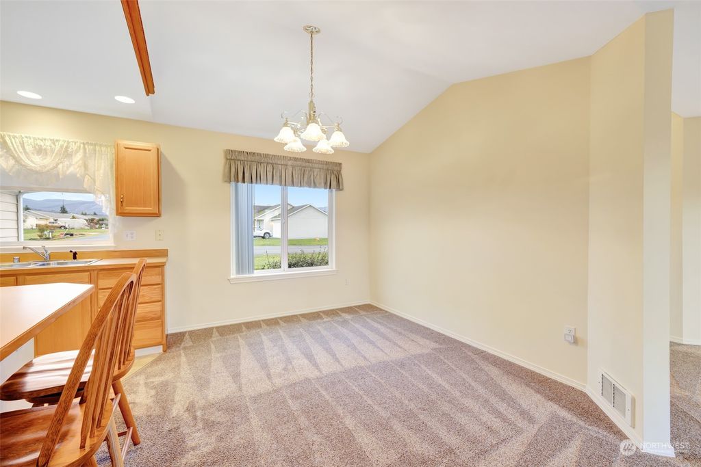 listing image 9365952649242751172