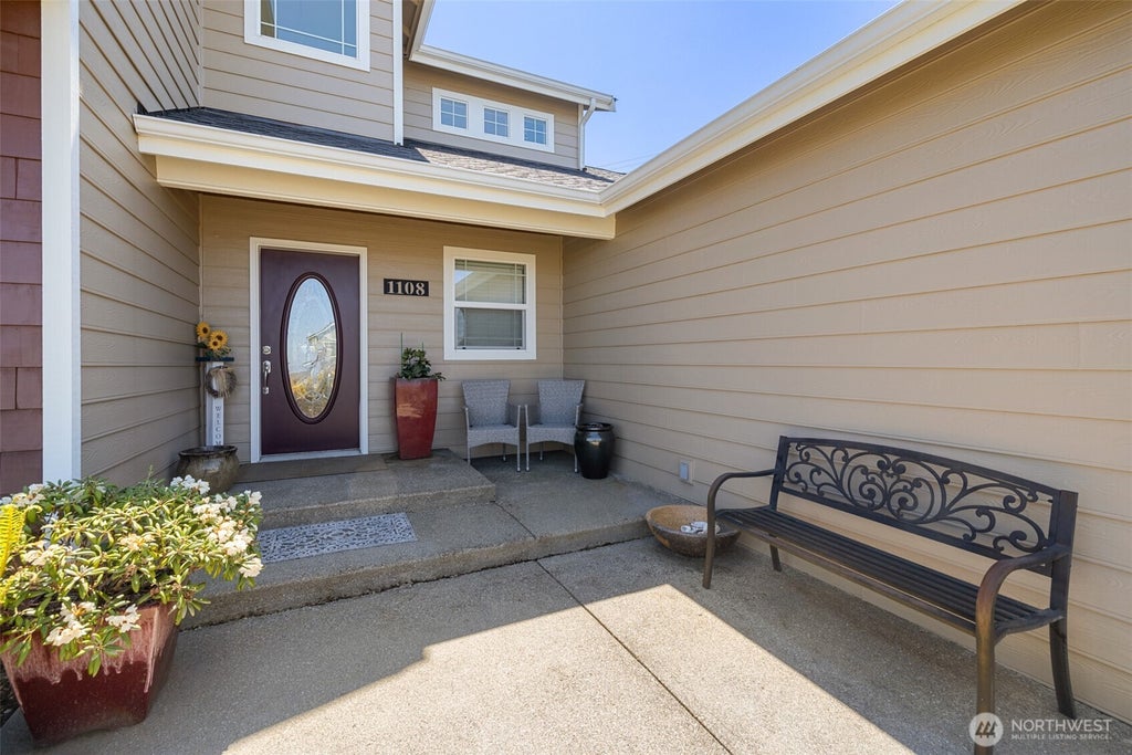 Photo of 1108 Eckard Avenue, Port Angeles, WA 98362 (MLS # 2545976)