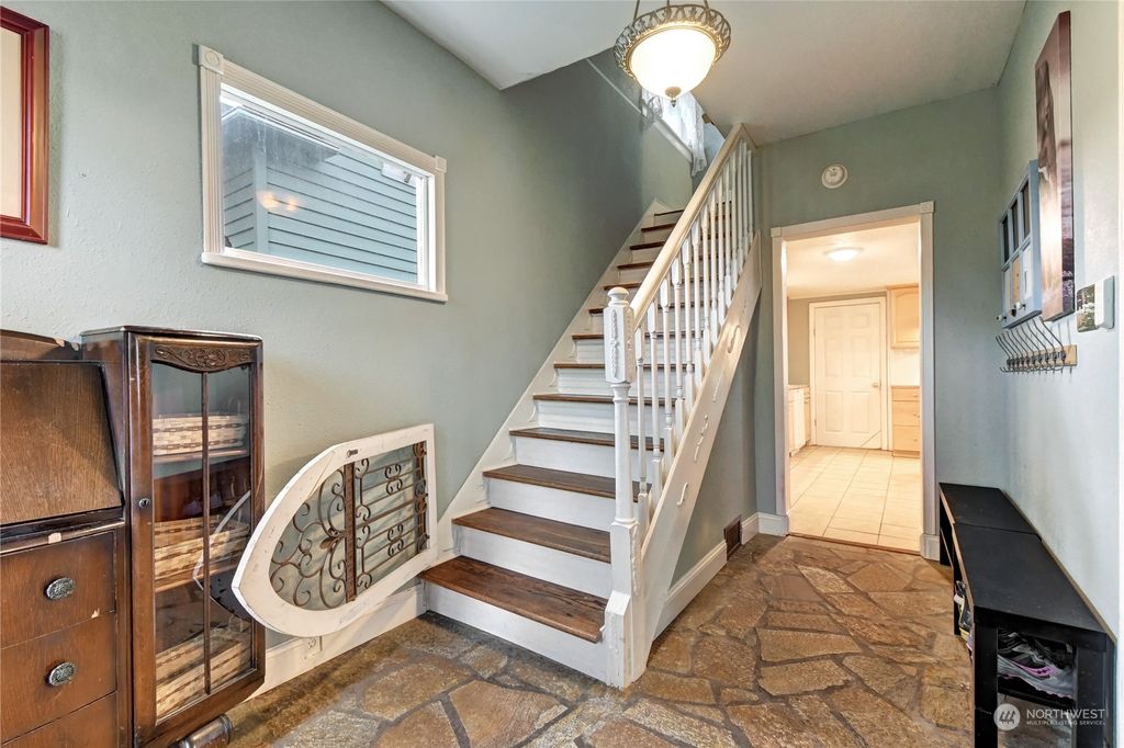 Photo of 3421 Oakes Avenue, Everett, WA 98201 (MLS # 2310588)