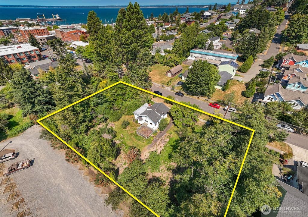 Photo of 1414 McKenzie Avenue, Bellingham, WA 98225 (MLS # 2570475)