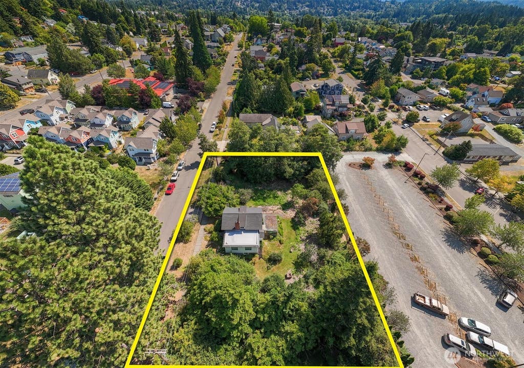 Photo of 1414 McKenzie Avenue, Bellingham, WA 98225 (MLS # 2570475)