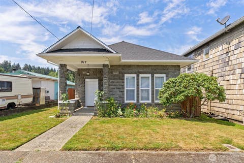 Photo of 917 Monroe, Hoquiam, WA 98550 (MLS # 2559140)