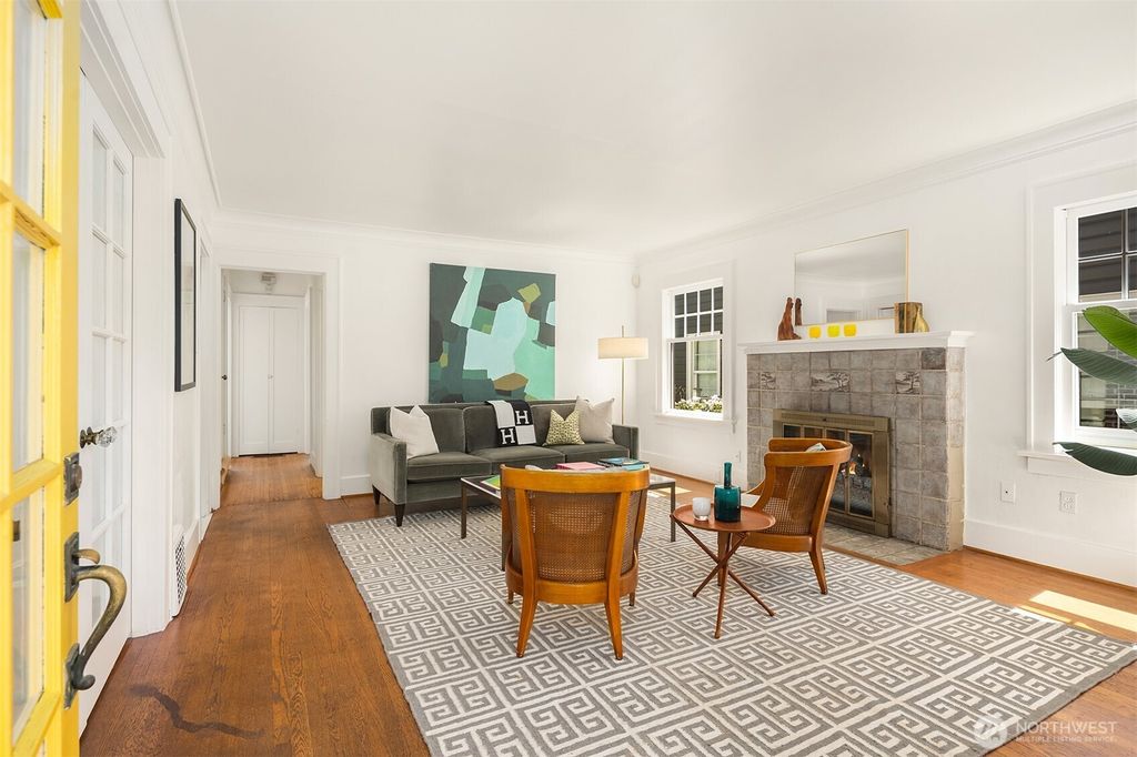 Photo of 5228 37th Avenue NE, Seattle, WA 98105 (MLS # 2401677)