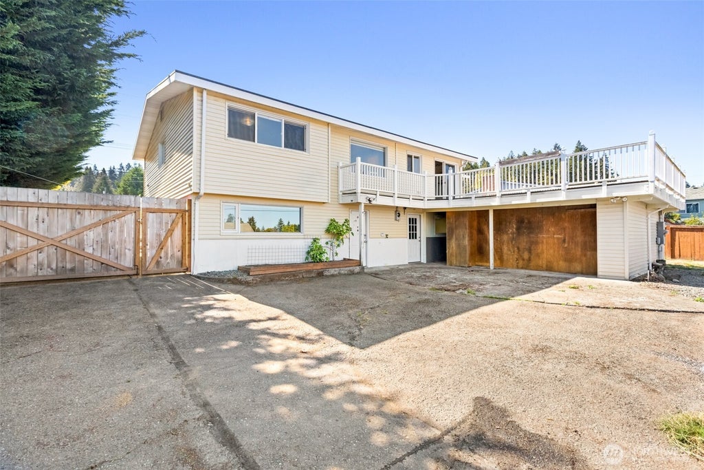 Photo of 213 W Park Avenue, Port Angeles, WA 98362 (MLS # 2584322)