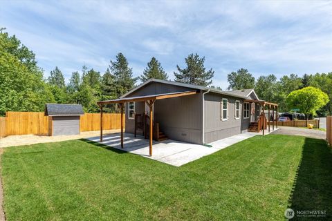 Photo of 101 Sir Lancelot Drive, Castle Rock, WA 98611 (MLS # 2513974)