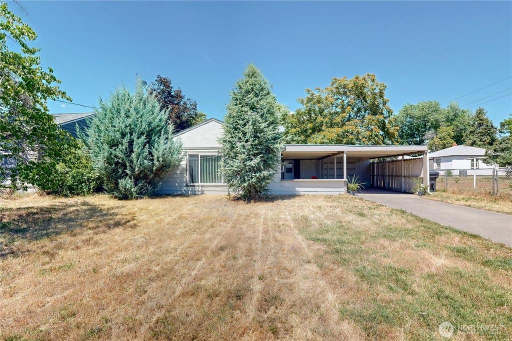 Photo of 735 NE Spitzenburg Street, College Place, WA 99324 (MLS # 2541869)