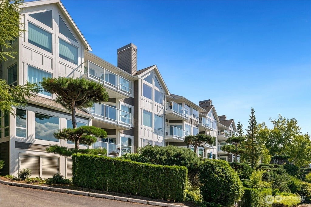 Photo of 5304 Lake Washington Boulevard NE #H, Kirkland, WA 98033 (MLS # 2594033)