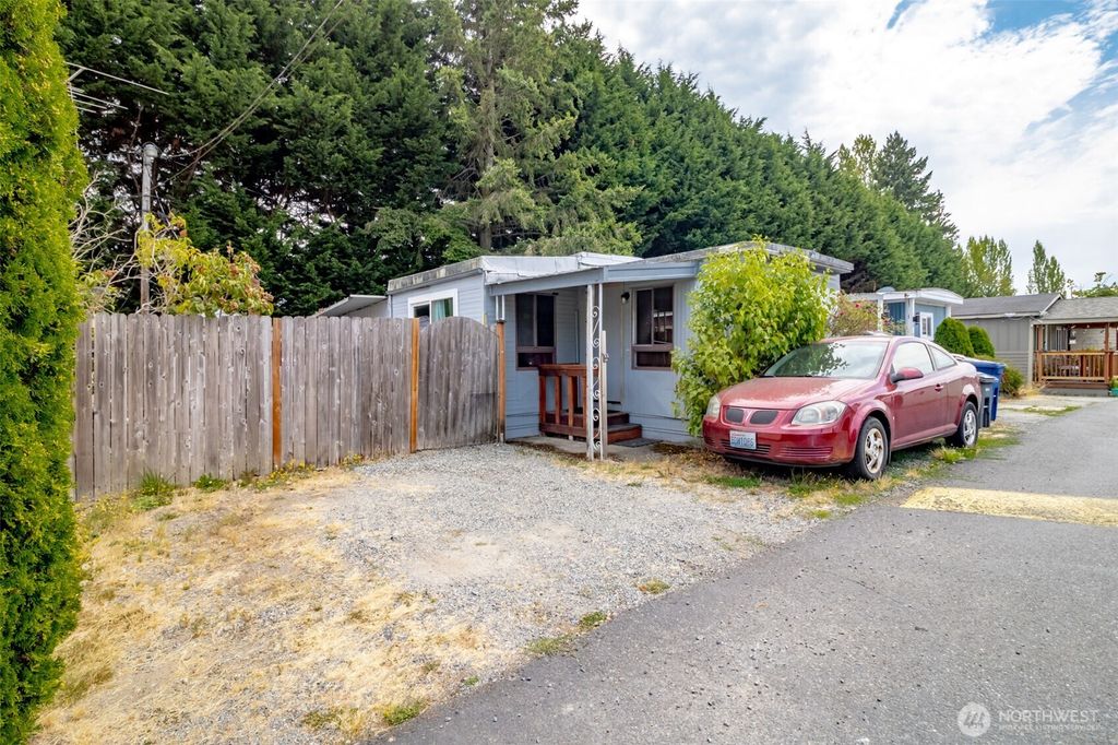 Photo of 1831 S 268th Street #3, Des Moines, WA 98198 (MLS # 2414752)