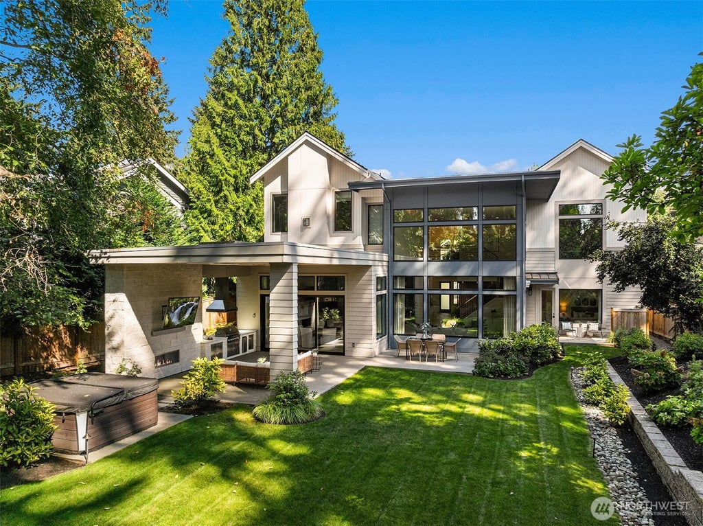 Photo of 2131 104th Place SE, Bellevue, WA 98004 (MLS # 2579793)