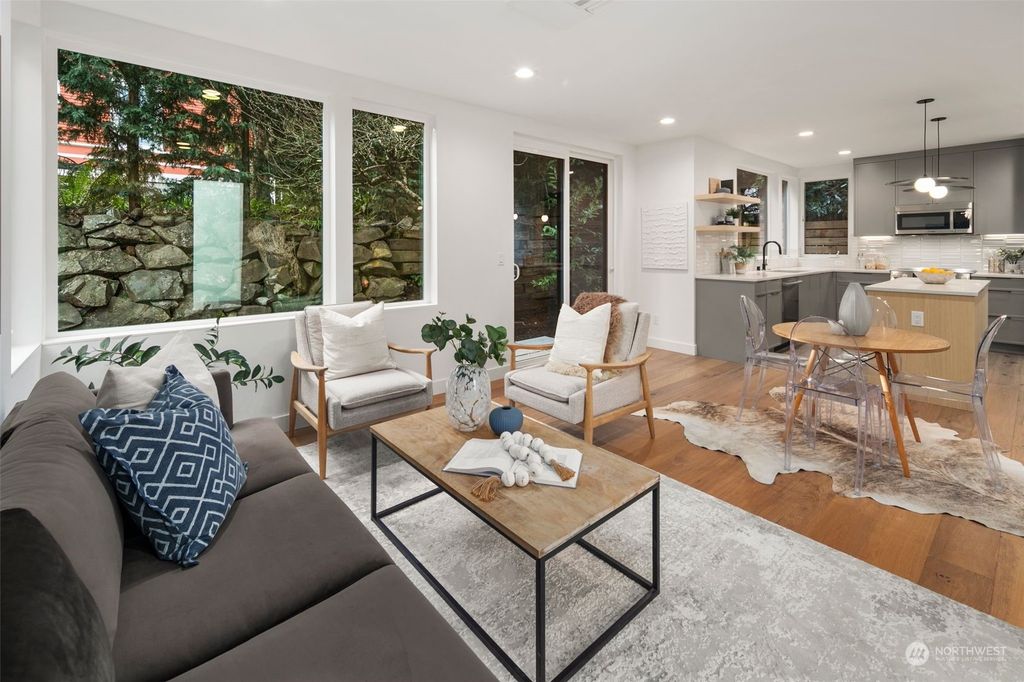 Photo of 711 34th Avenue, Seattle, WA 98122 (MLS # 2236064)