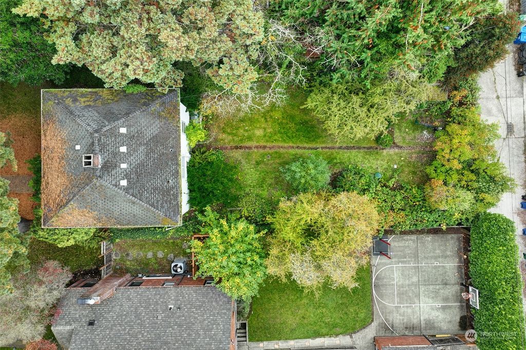 Photo of 1911 46th Avenue SW, Seattle, WA 98116 (MLS # 2305305)