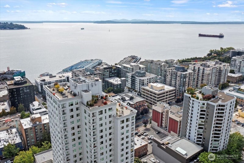 121 Vine Street 1404
