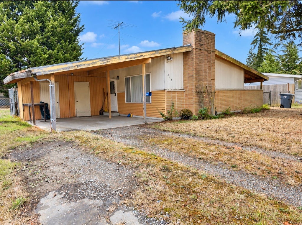 Photo of 815 138th ST, Tacoma, WA 98444 (MLS # 2599703)