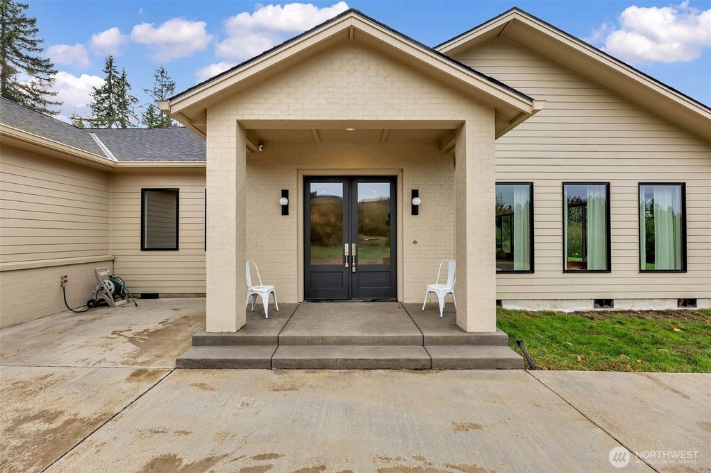 Photo of 2519 Rose Valley Road, Kelso, WA 98626 (MLS # 2466910)