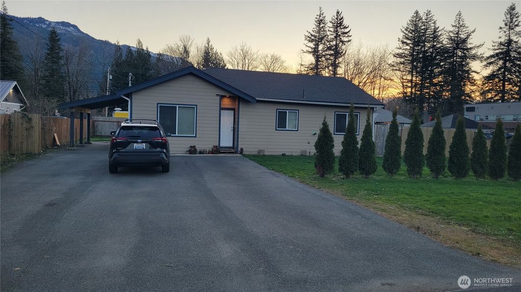 Photo of 918 Orchard Avenue, Gold Bar, WA 98251 (MLS # 2471854)