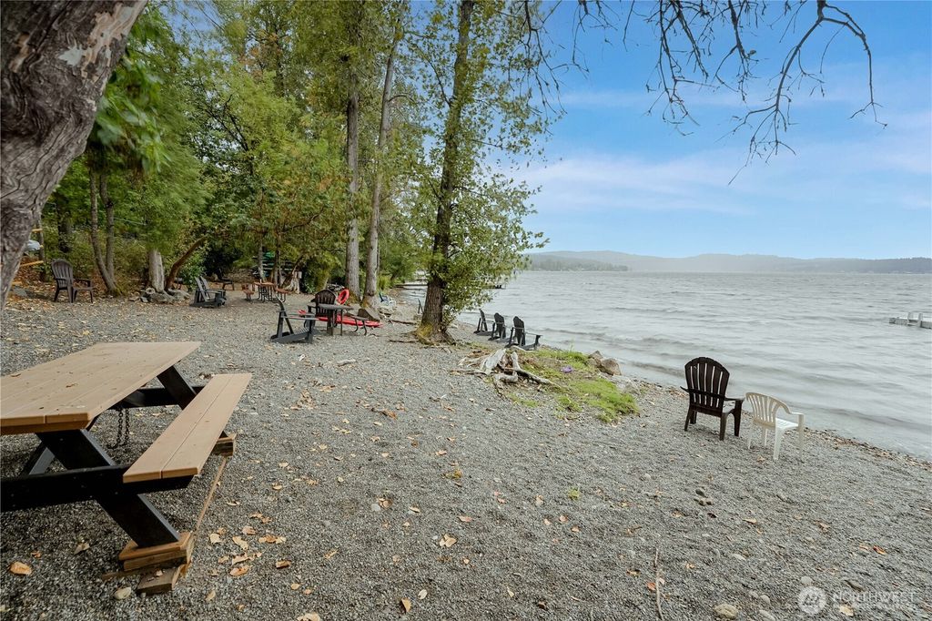 Photo of 825 206th Avenue NE, Sammamish, WA 98074 (MLS # 2507152)