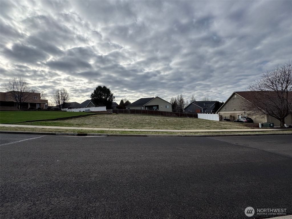 Photo of 54 Yellowjacket Drive, Walla Walla, WA 99362 (MLS # 2462966)