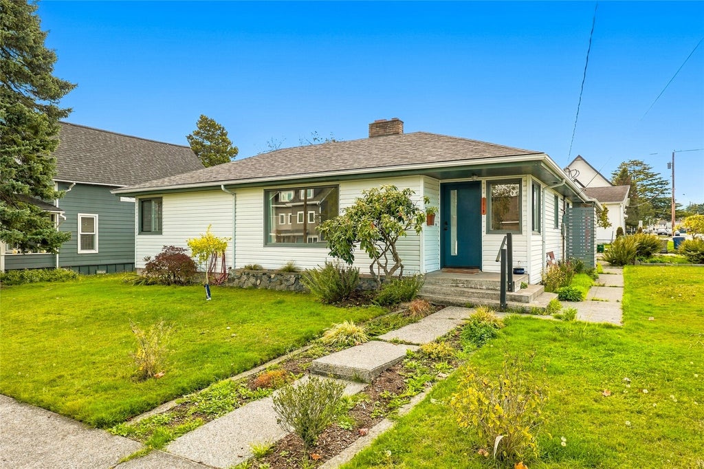 Photo of 1019 19th Street, Anacortes, WA 98221 (MLS # 2594796)