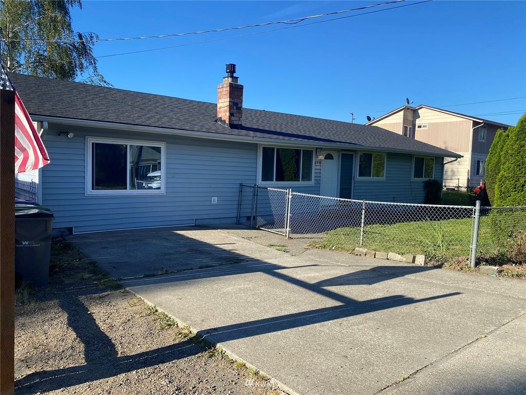 Photo of 427 1st Avenue N, Algona, WA 98001 (MLS # 1964770)