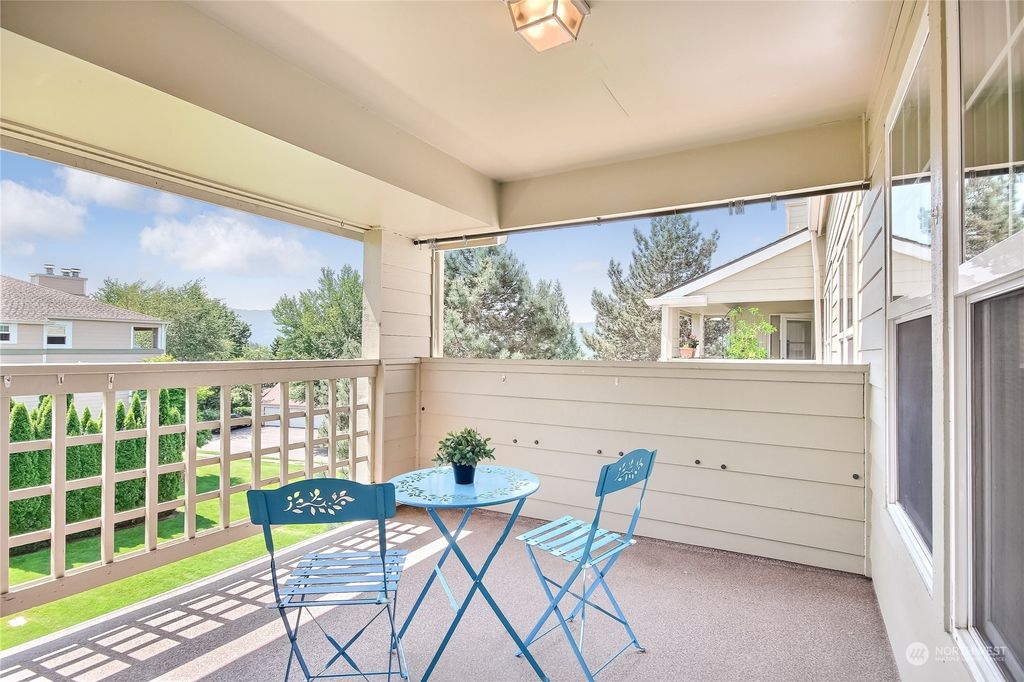 Photo of 4109 224th Lane SE #306, Issaquah, WA 98029 (MLS # 2071438)