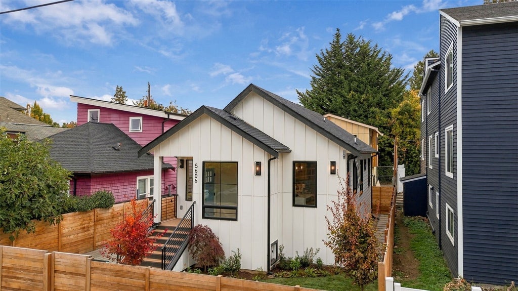 Photo of 5606 11th Avenue NE, Seattle, WA 98105 (MLS # 2598197)