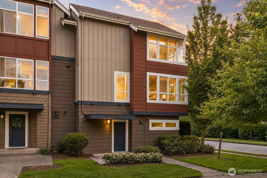 Photo of 1716 24th Avenue NE, Issaquah, WA 98029 (MLS # 2519730)