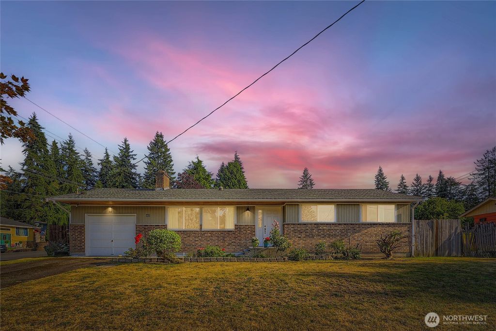 Photo of 721 S 304th Street, Federal Way, WA 98003 (MLS # 2404877)