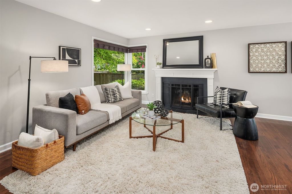 Photo of 8207 39th Avenue NE, Seattle, WA 98115 (MLS # 2362900)