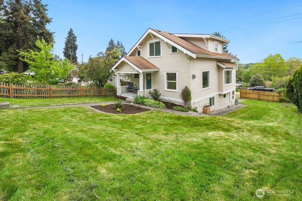 Photo of 4705 S 4th Avenue, Everett, WA 98203 (MLS # 2520135)