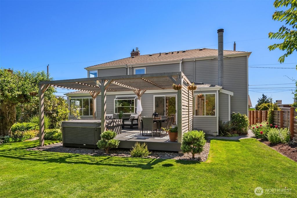 Photo of 11280 Marine View Drive SW, Seattle, WA 98146 (MLS # 2542097)